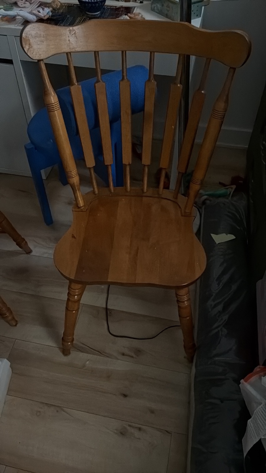 * 4 Chaises *en bois classique