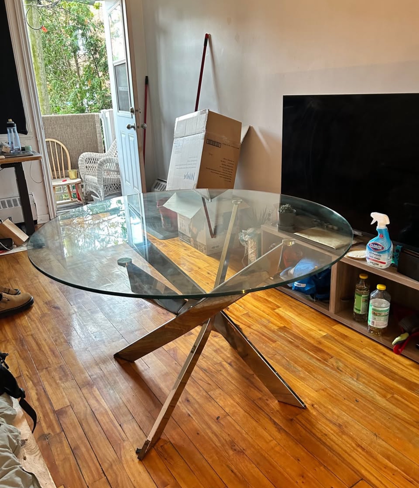 Table à manger verre et métal