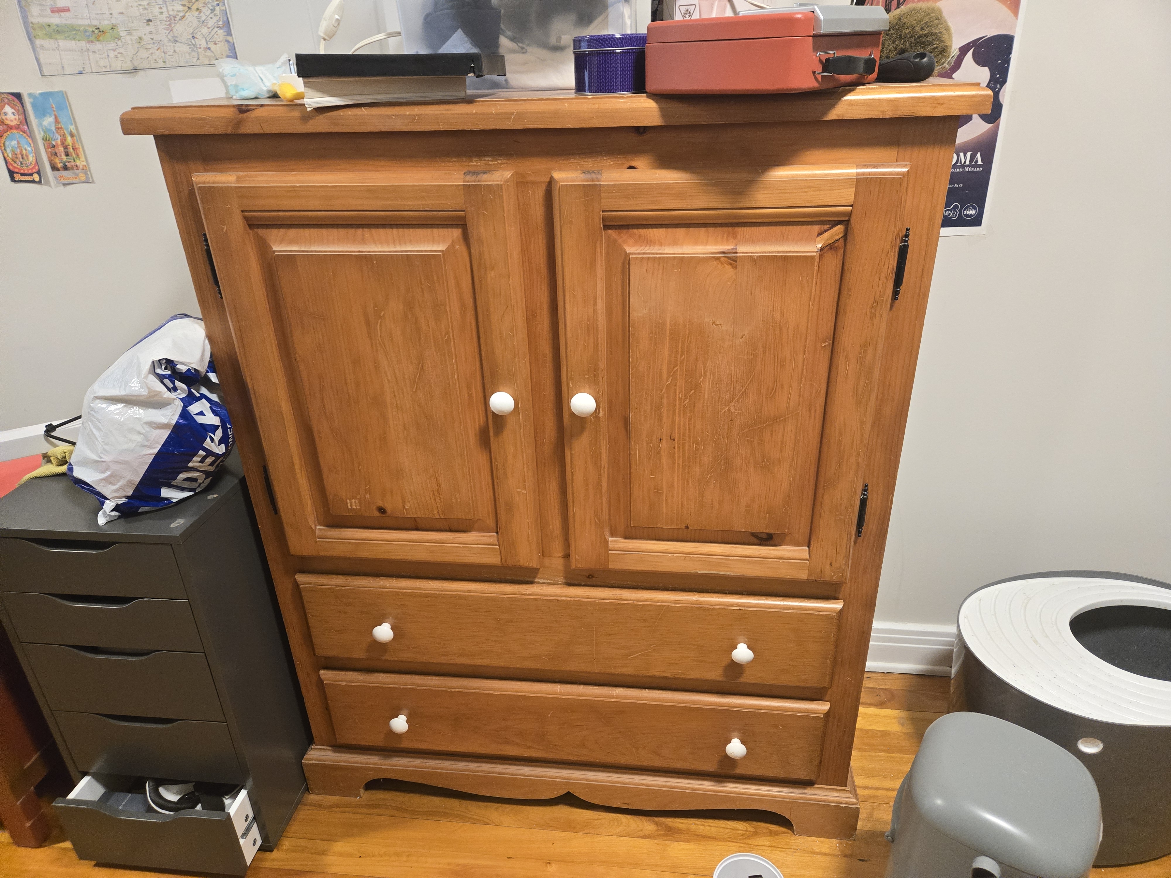 Armoire en bois massif
