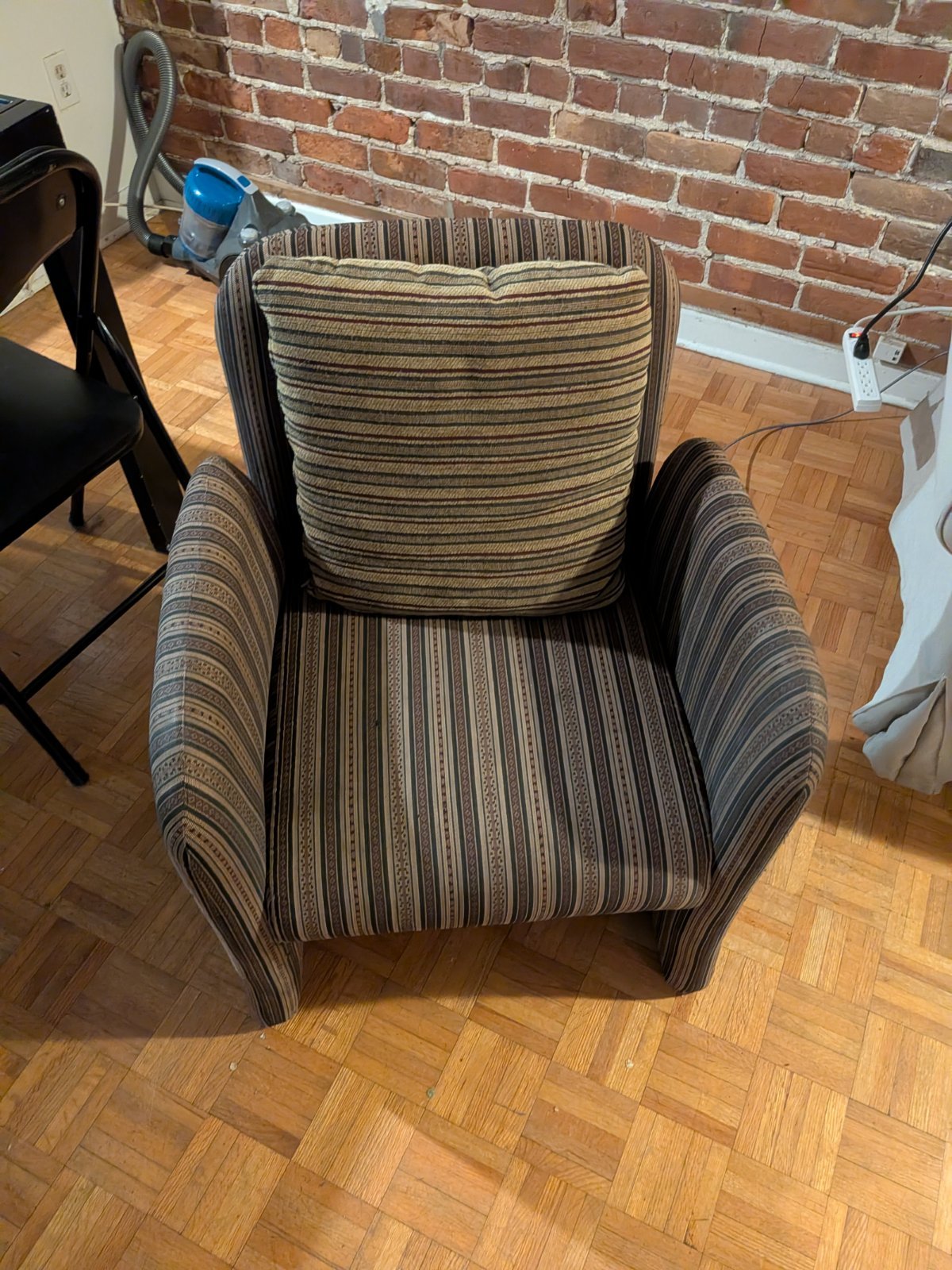 Fauteuil rayé confortable