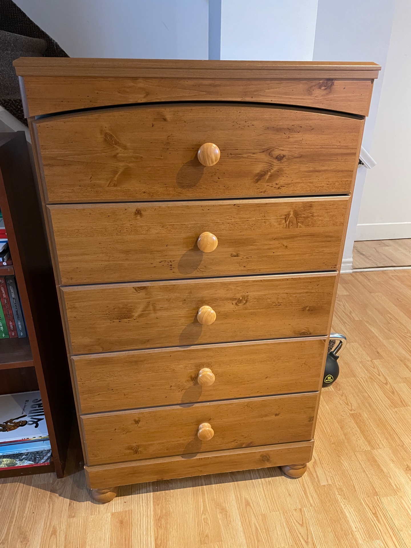 Commode en bois massif