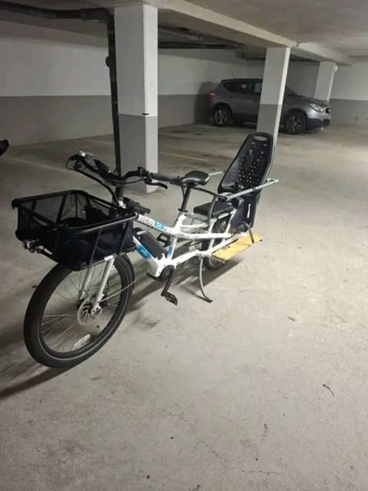 Vélo cargo avec siège enfant