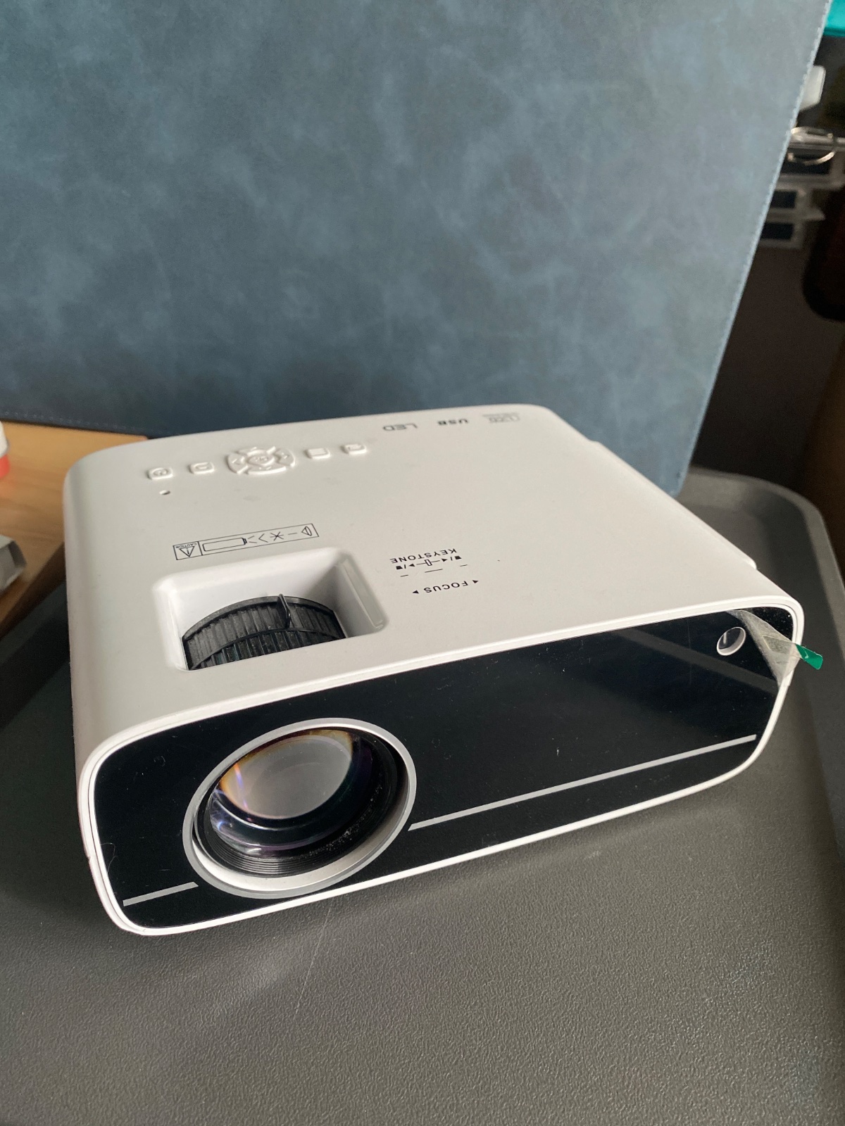 Projecteur vidéo blanc