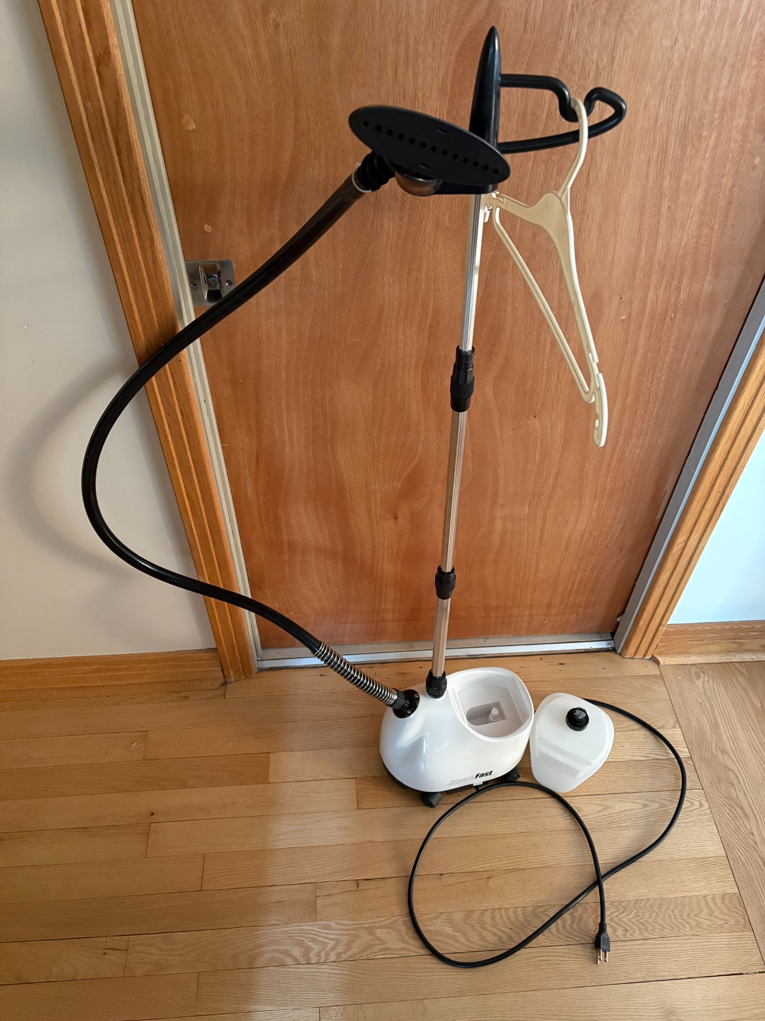 Défroisseur vapeur blanc