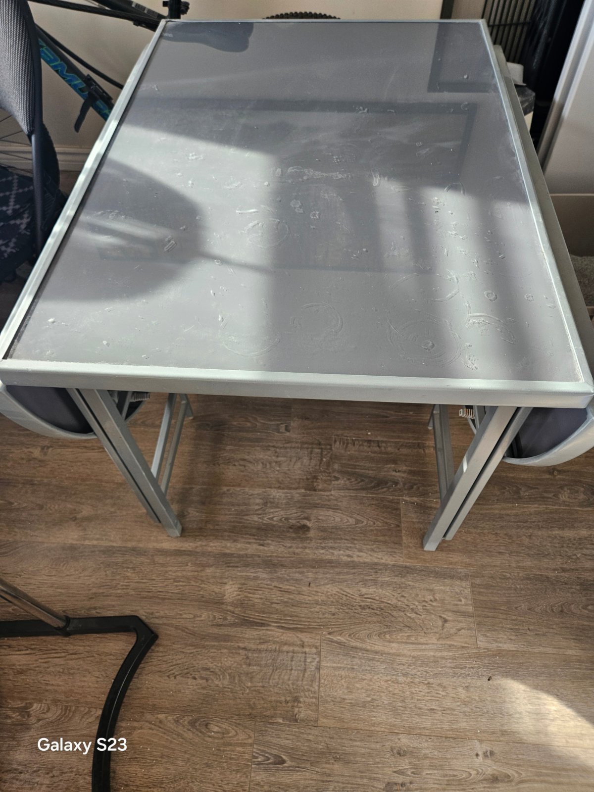 Table pliante grise